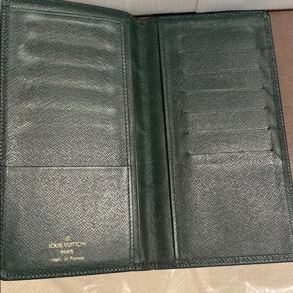 SOLDAuthentic Louis Vuitton Taiga Checkbook Holder - Picture 8 of 12